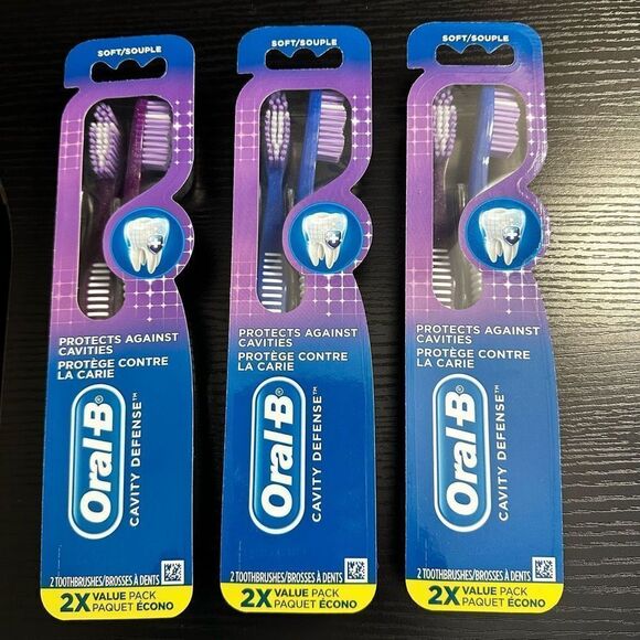 Oral-B Lot of 3 Value Pack Soft Toothbrushes - Picture 1 of 3